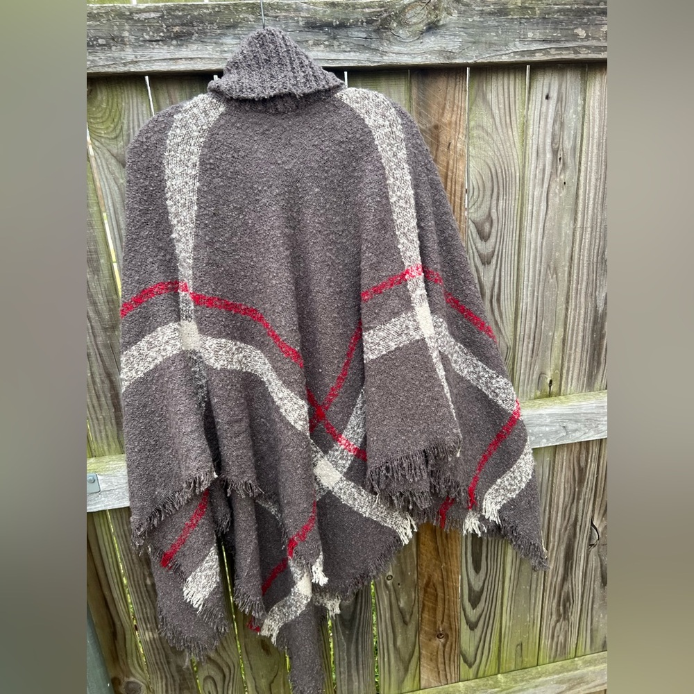 👗Mud Pie Cozy Turtleneck Poncho with Red and Gray Accents - Picture 3 of 8